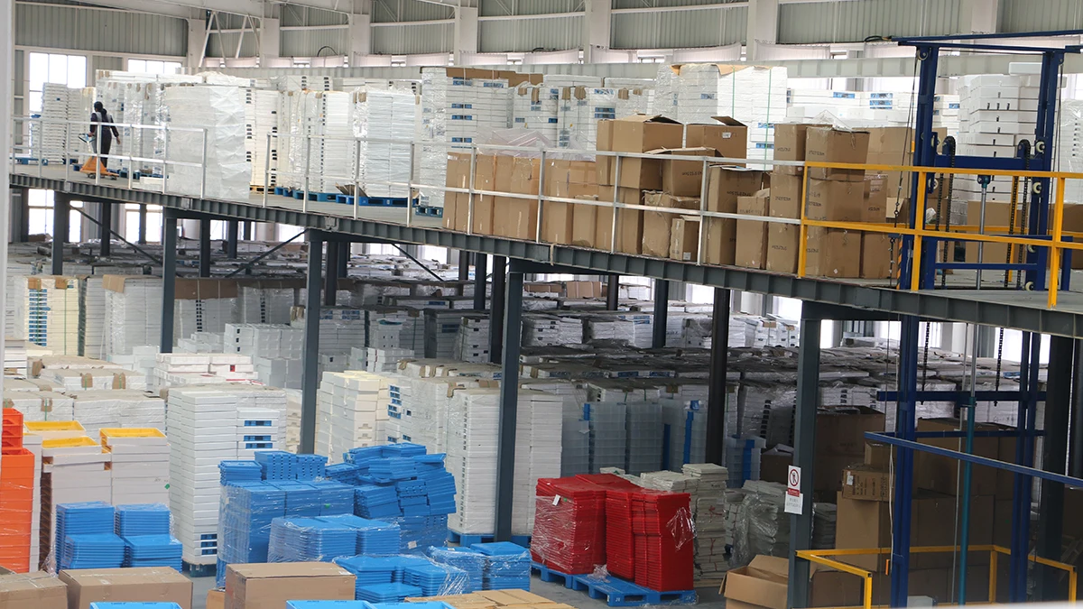 Coofull 1kg 1.5kg Feeder with Leg Poultry Plastic Feeder and Drinker with Leg - Image 16