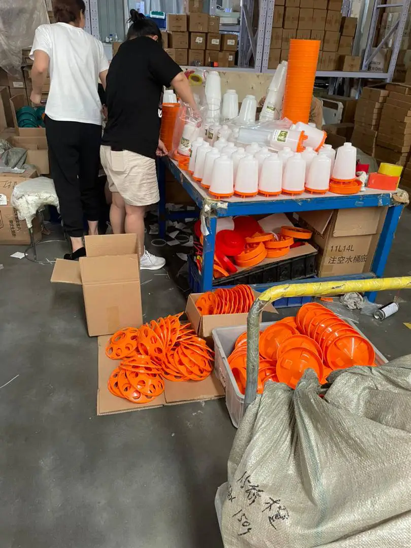 Coofull 1kg 1.5kg Feeder with Leg Poultry Plastic Feeder and Drinker with Leg - Image 13